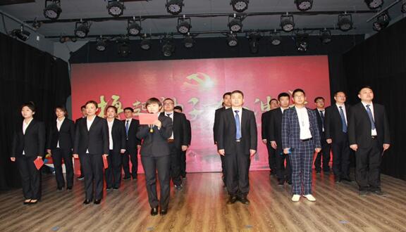 稅控公司團(tuán)隊(duì)承諾誓師.jpg 稅控公司團(tuán)隊(duì)承諾誓師.jpg