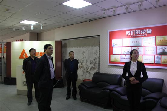 本溪市政府智慧辦領導考察“智慧稅務”項目.jpg 本溪市政府智慧辦領導考察“智慧稅務”項目.jpg