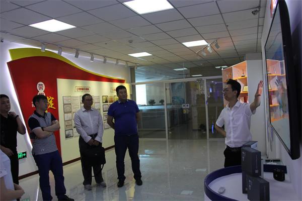 九次方領導考察遼聯電商2.jpg 九次方領導考察遼聯電商2.jpg