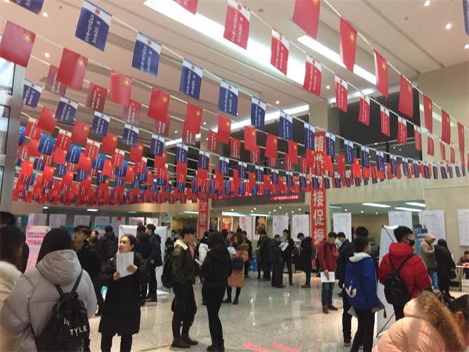 長春工業大學招聘會現場.jpg
