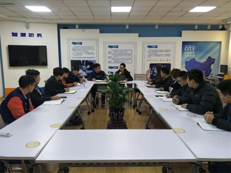 郝總做會議指導.jpg 郝總做會議指導.jpg