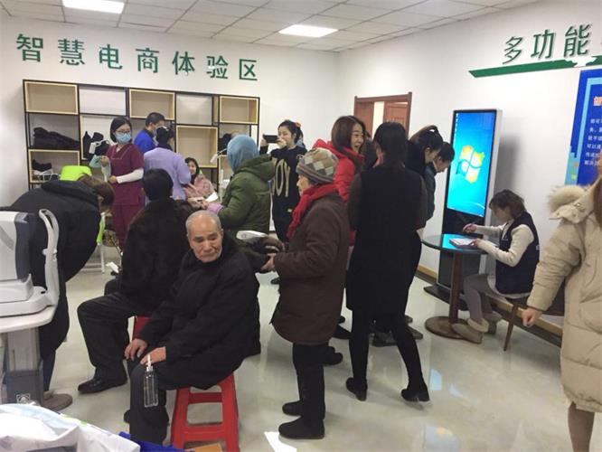 人頭攢動 排隊檢查.jpg 人頭攢動 排隊檢查.jpg