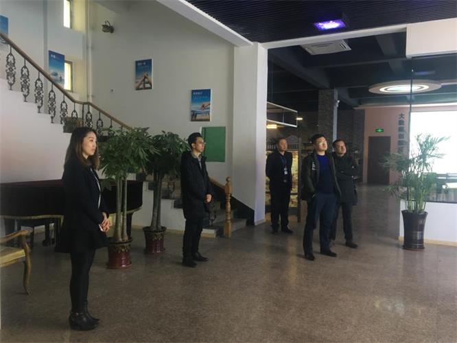 張主任一行參觀遼聯(lián)服務(wù)外包基地.jpg 張主任一行參觀遼聯(lián)服務(wù)外包基地.jpg