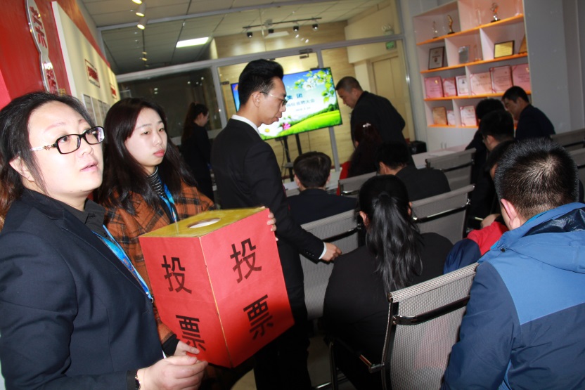 現(xiàn)場投票環(huán)節(jié).jpg 現(xiàn)場投票環(huán)節(jié).jpg