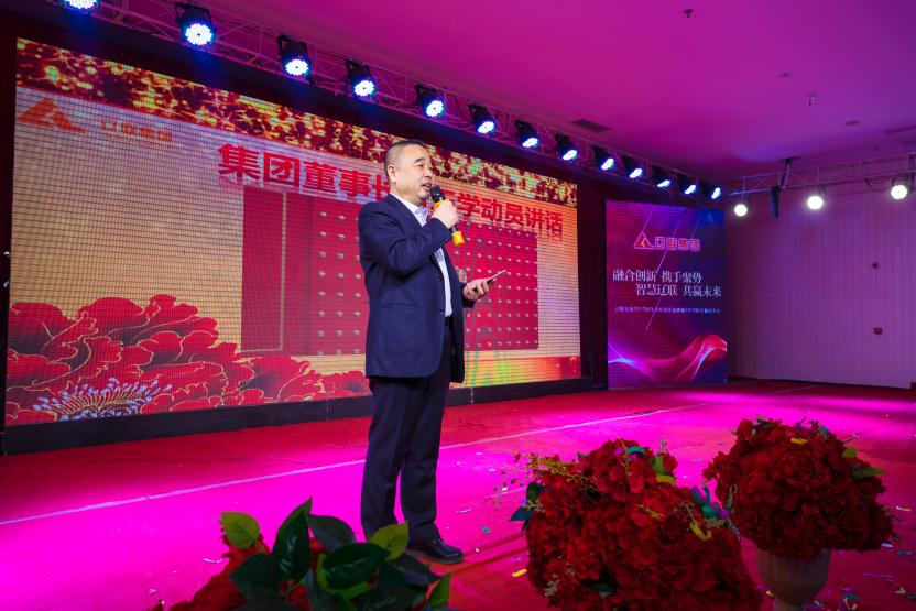 集團董事長:曹玉學(xué).jpg 集團董事長:曹玉學(xué).jpg