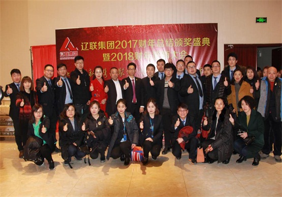 稅控公司與董事長及夫人合影.jpg 稅控公司與董事長及夫人合影.jpg