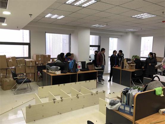 全體同事齊心協(xié)力搬入新辦公區(qū) 2.jpg