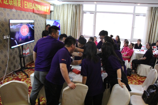 互相加油鼓勁.jpg 互相加油鼓勁.jpg