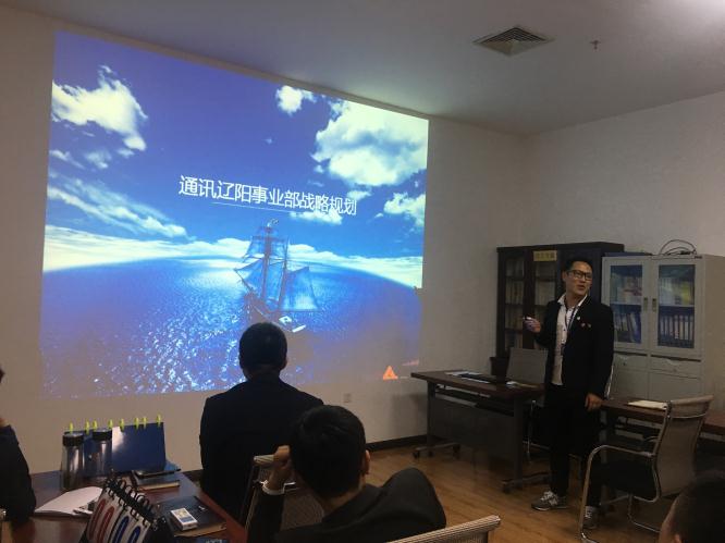 各分公司、部門領(lǐng)導(dǎo)慷慨激昂的匯報工作.jpg 各分公司、部門領(lǐng)導(dǎo)慷慨激昂的匯報工作.jpg