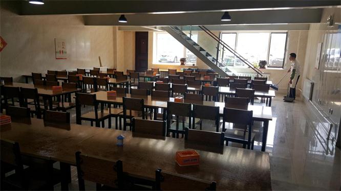 員工食堂用餐.jpg 員工食堂用餐.jpg