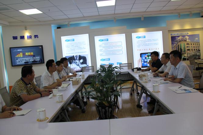 王平局長一行聽取集團各個項目介紹.jpg 王平局長一行聽取集團各個項目介紹.jpg