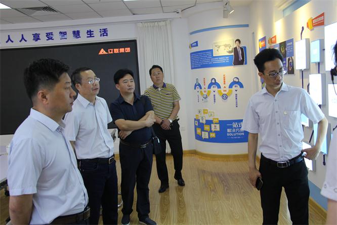 王平局長一行對財源大數據項目進行了解.jpg 王平局長一行對財源大數據項目進行了解.jpg