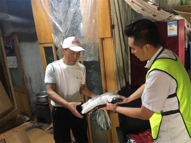 走進居民家中 送去節日祝福.jpg 走進居民家中 送去節日祝福.jpg