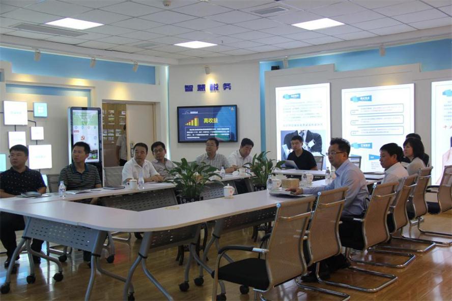 遼陽市何亞瓊副市長蒞臨遼聯(lián)電商指導(dǎo).jpg 遼陽市何亞瓊副市長蒞臨遼聯(lián)電商指導(dǎo).jpg