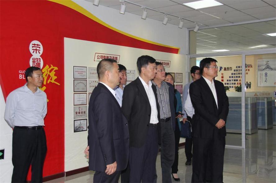 市長王一兵蒞臨遼聯電商調研指導.jpg 市長王一兵蒞臨遼聯電商調研指導.jpg