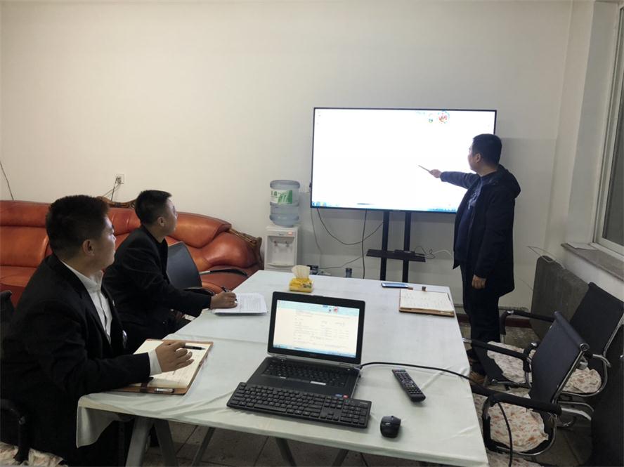 集團CTO侯振興講解數據.jpg 集團CTO侯振興講解數據.jpg