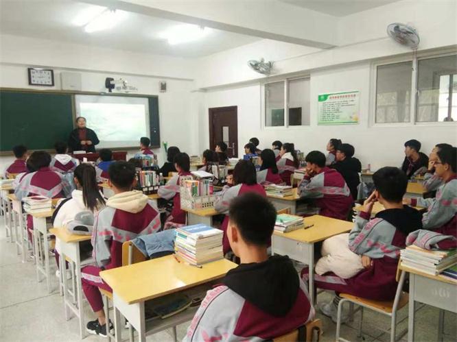 一職專實(shí)習(xí)人員實(shí)習(xí)動(dòng)員會(huì)現(xiàn)場(chǎng).jpg 一職專實(shí)習(xí)人員實(shí)習(xí)動(dòng)員會(huì)現(xiàn)場(chǎng).jpg