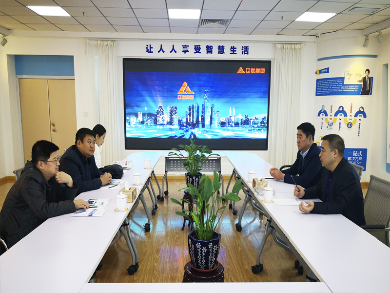 于力總經(jīng)理一行對(duì)財(cái)源大數(shù)據(jù)項(xiàng)目進(jìn)行了解.jpg 于力總經(jīng)理一行對(duì)財(cái)源大數(shù)據(jù)項(xiàng)目進(jìn)行了解.jpg