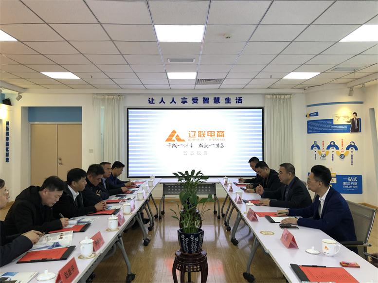 王學民區(qū)長一行對財源大數(shù)據(jù)項目進行詳細了解.jpg 王學民區(qū)長一行對財源大數(shù)據(jù)項目進行詳細了解.jpg