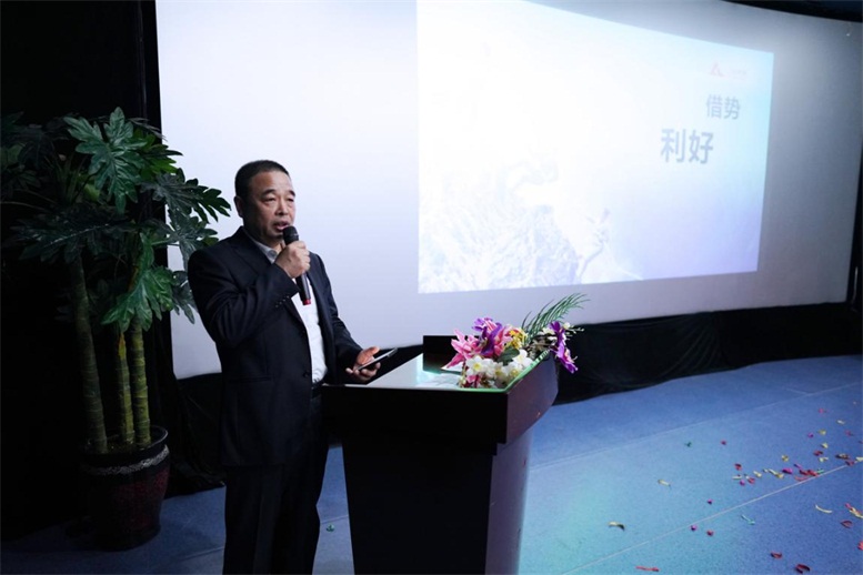 集團(tuán)董事長做動(dòng)員講話.jpg 集團(tuán)董事長做動(dòng)員講話.jpg