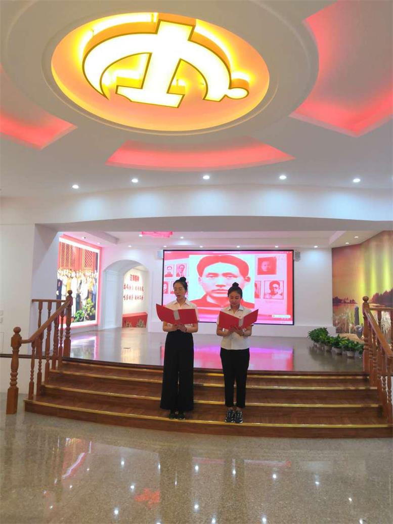 “七?一詩朗誦”為黨的生日獻禮.jpg “七?一詩朗誦”為黨的生日獻禮.jpg