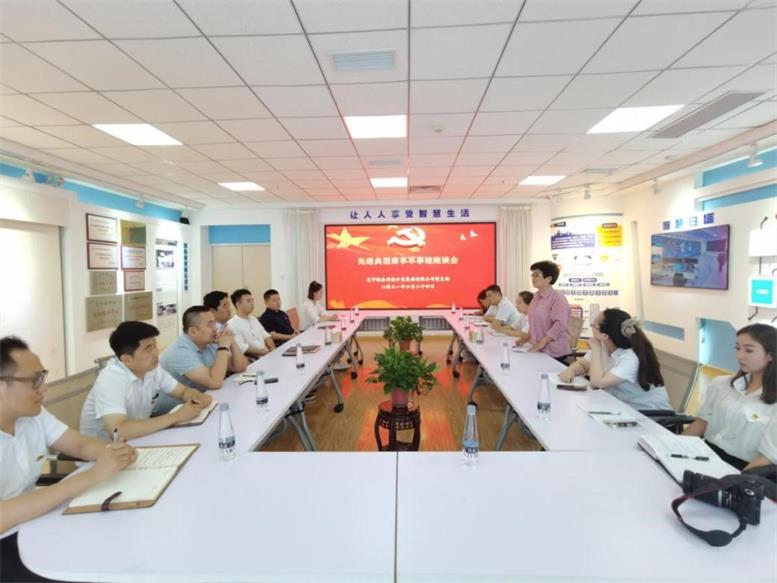 與先進典型唐革軍共話“感黨恩、聽黨話、跟黨走”.jpg 與先進典型唐革軍共話“感黨恩、聽黨話、跟黨走”.jpg