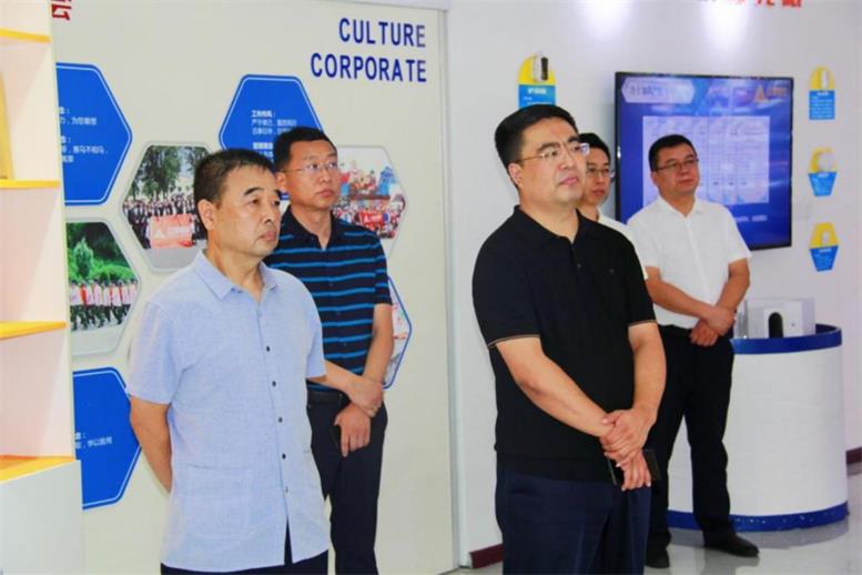 遼陽市白塔區委書記繆萬舉蒞臨遼聯信息調研指導3.jpg 遼陽市白塔區委書記繆萬舉蒞臨遼聯信息調研指導3.jpg