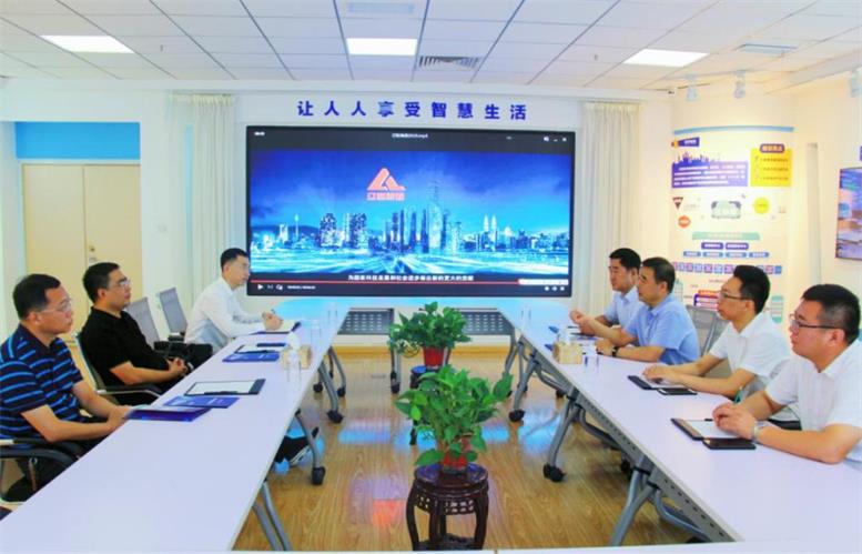 遼陽市白塔區委書記繆萬舉蒞臨遼聯信息調研指導2.jpg 遼陽市白塔區委書記繆萬舉蒞臨遼聯信息調研指導2.jpg