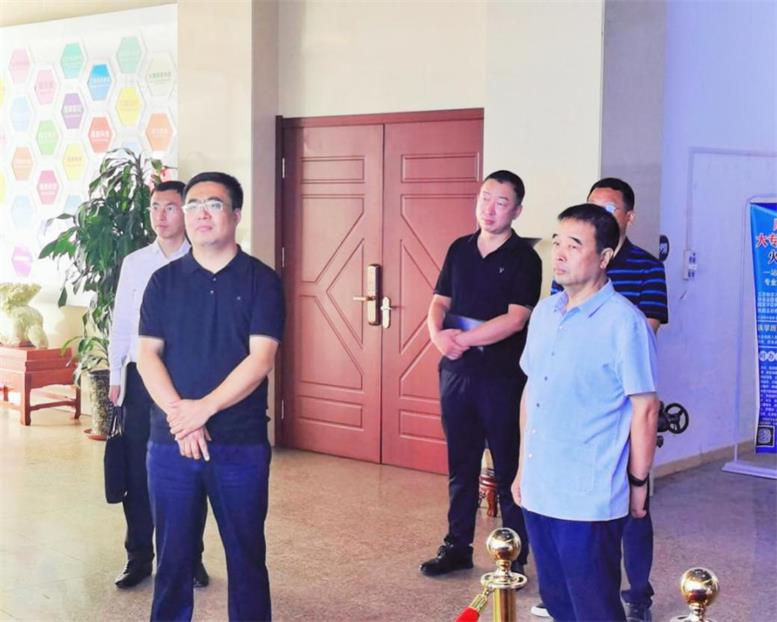 遼陽市白塔區委書記繆萬舉蒞臨遼聯信息調研指導.jpg 遼陽市白塔區委書記繆萬舉蒞臨遼聯信息調研指導.jpg