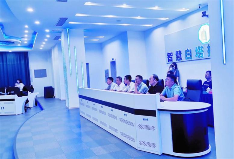 遼寧省工信廳副廳長丁廣軍蒞臨遼聯集團調研指導.jpg 遼寧省工信廳副廳長丁廣軍蒞臨遼聯集團調研指導.jpg