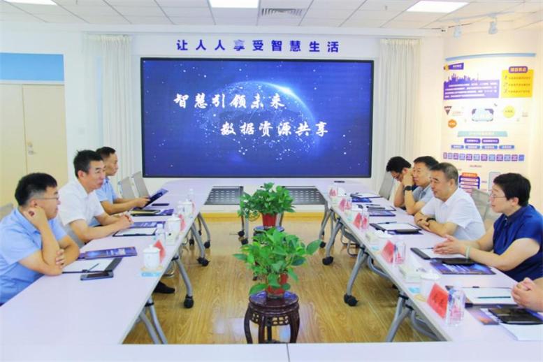 遼寧省工信廳副廳長丁廣軍蒞臨遼聯集團調研指導4.jpg 遼寧省工信廳副廳長丁廣軍蒞臨遼聯集團調研指導4.jpg