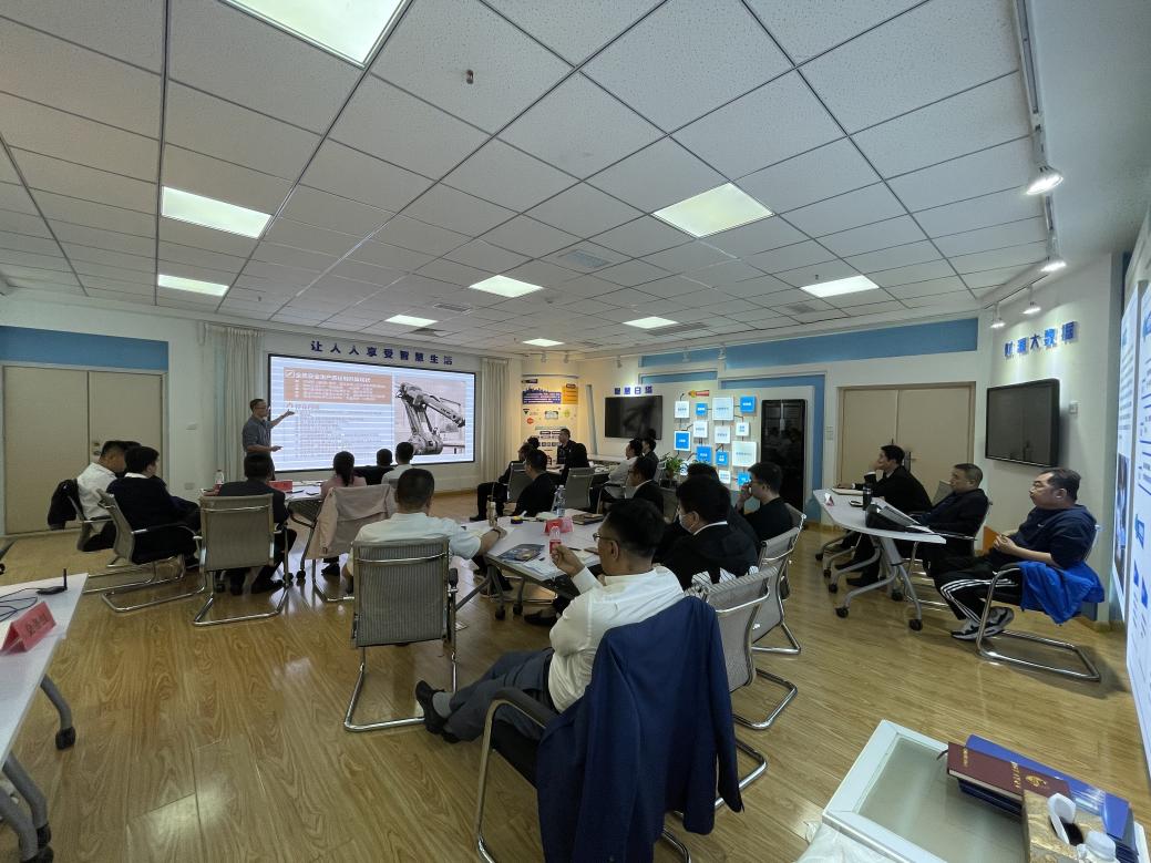 那總講解安全系統(tǒng)項目.jpg 那總講解安全系統(tǒng)項目.jpg