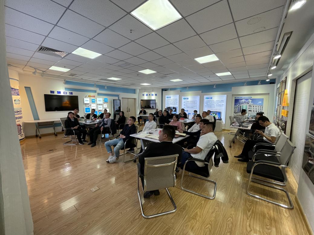 侯振興講解新財源系統(tǒng)和納服系統(tǒng).jpg 侯振興講解新財源系統(tǒng)和納服系統(tǒng).jpg